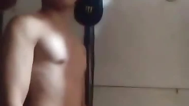 Batang Pinoy sarap na sarap at daming tamod.